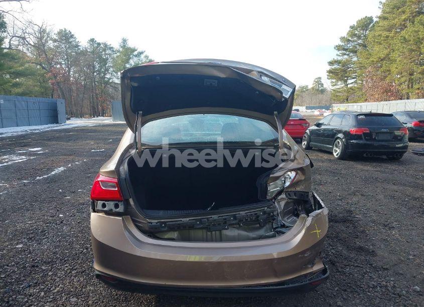 Photo 16 of 2018 Chevrolet Malibu LT (VIN 1G1ZD5ST9JF156982)