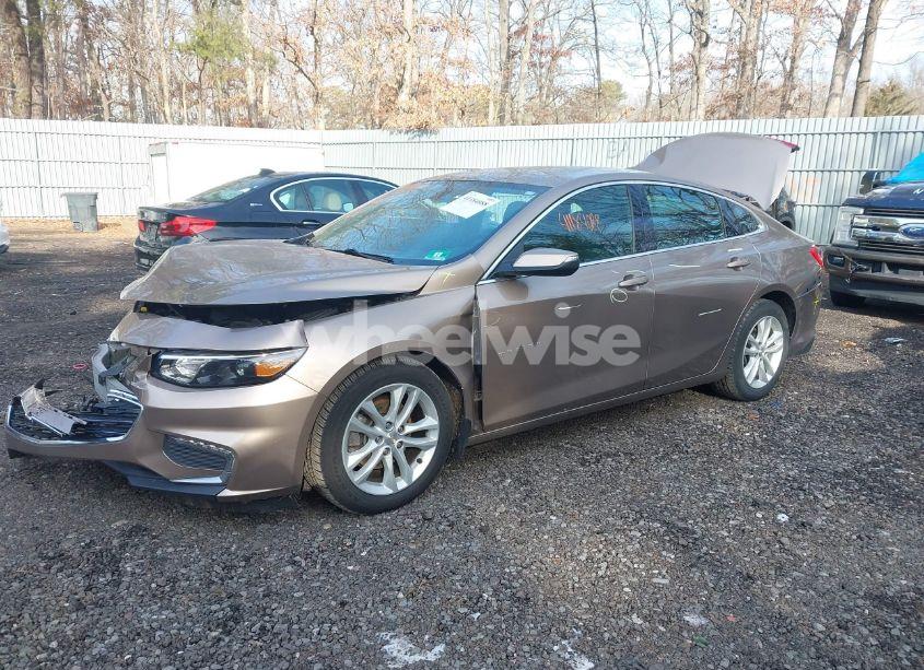Photo 2 of 2018 Chevrolet Malibu LT (VIN 1G1ZD5ST9JF156982)