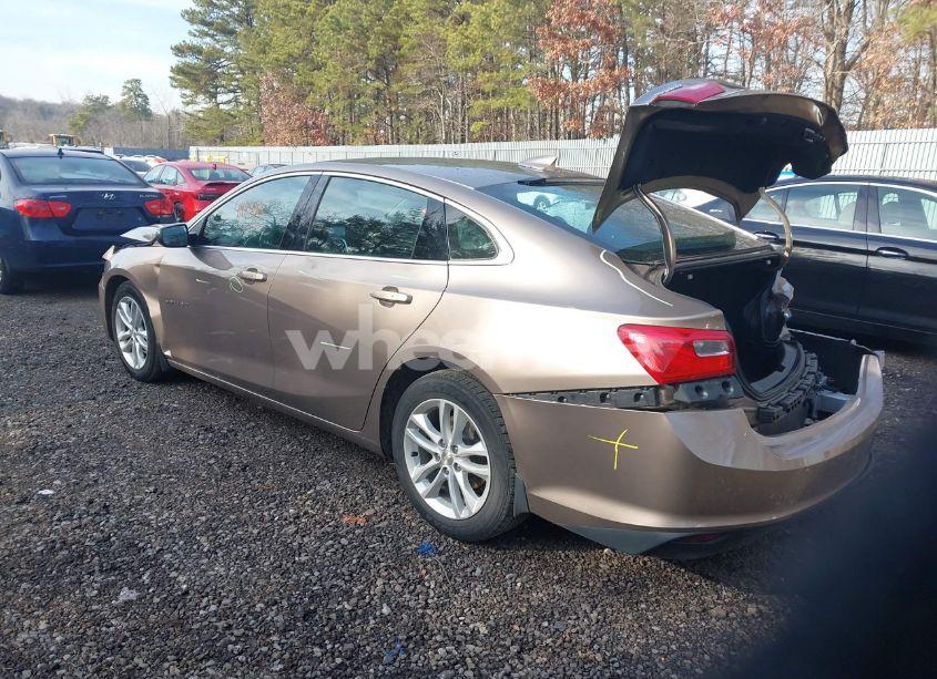 Photo 3 of 2018 Chevrolet Malibu LT (VIN 1G1ZD5ST9JF156982)