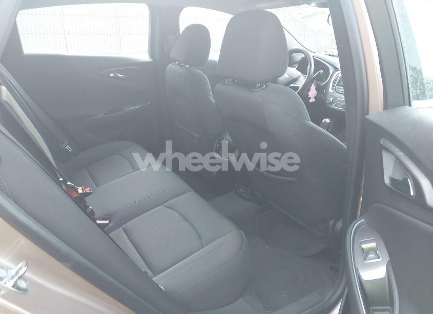 Photo 8 of 2018 Chevrolet Malibu LT (VIN 1G1ZD5ST9JF156982)