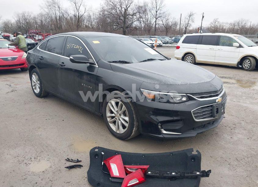 2018 Chevrolet Malibu LT (VIN 1G1ZD5ST9JF179419) main photo