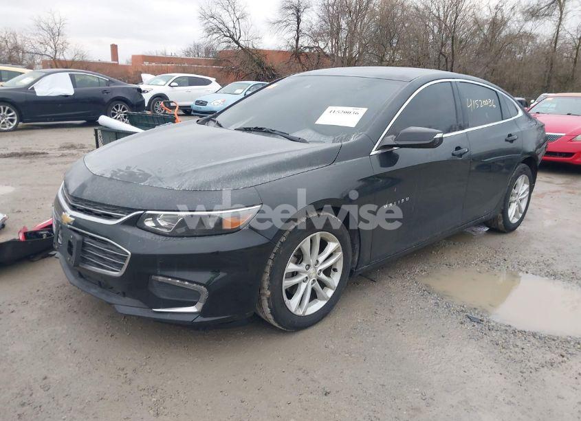 Photo 2 of 2018 Chevrolet Malibu LT (VIN 1G1ZD5ST9JF179419)