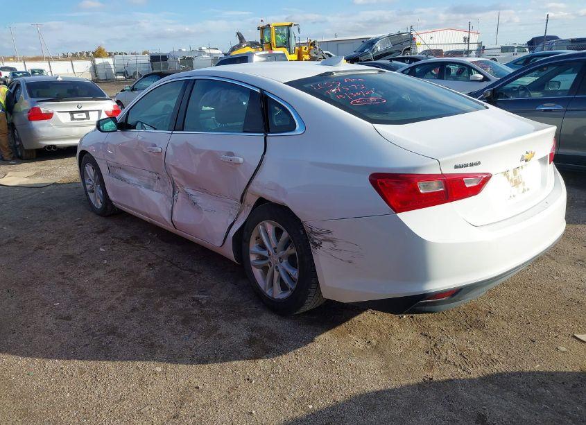 Photo 3 of 2018 Chevrolet Malibu LT (VIN 1G1ZD5ST9JF191344)