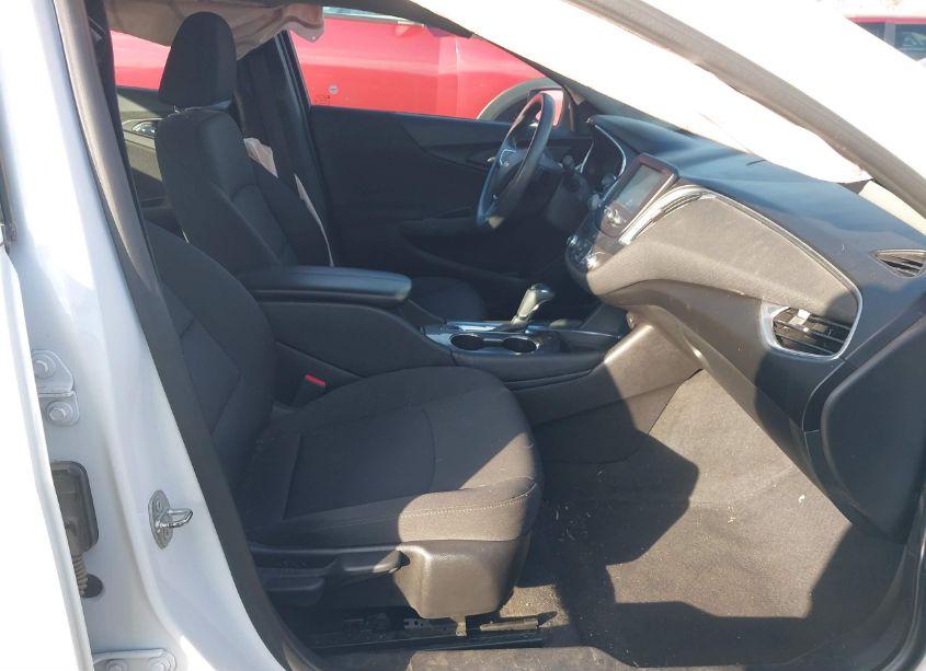 Photo 5 of 2018 Chevrolet Malibu LT (VIN 1G1ZD5ST9JF191344)