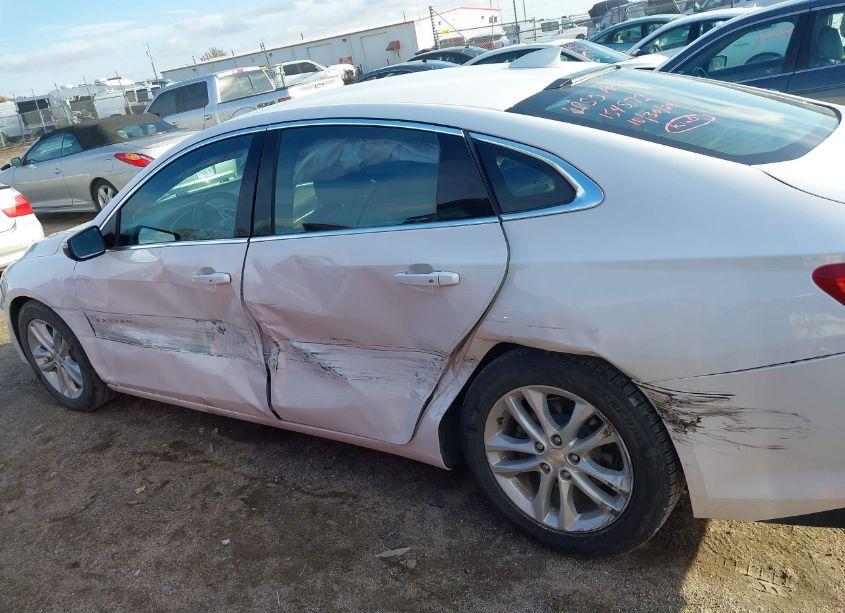 Photo 6 of 2018 Chevrolet Malibu LT (VIN 1G1ZD5ST9JF191344)