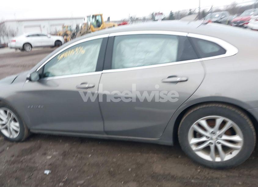 Photo 14 of 2018 Chevrolet Malibu LT (VIN 1G1ZD5ST9JF192168)
