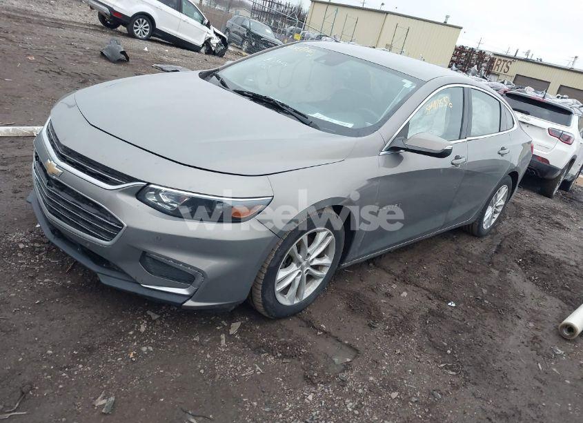 Photo 2 of 2018 Chevrolet Malibu LT (VIN 1G1ZD5ST9JF192168)