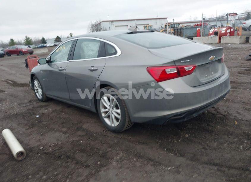 Photo 3 of 2018 Chevrolet Malibu LT (VIN 1G1ZD5ST9JF192168)