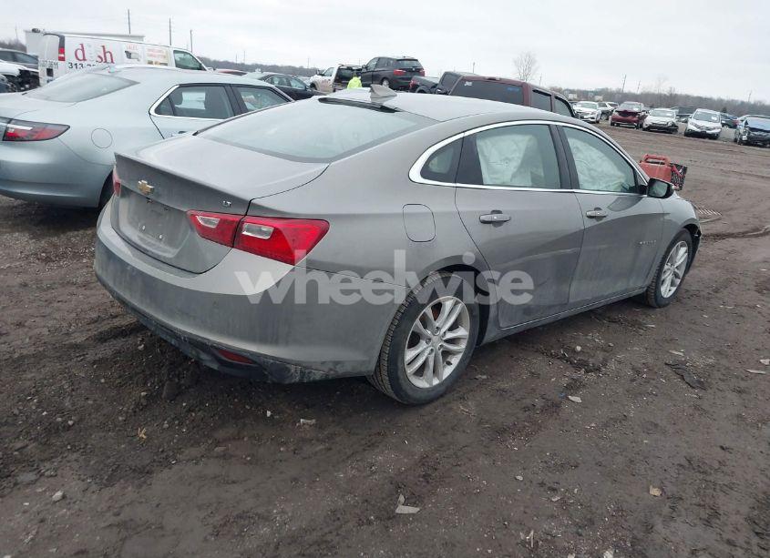 Photo 4 of 2018 Chevrolet Malibu LT (VIN 1G1ZD5ST9JF192168)