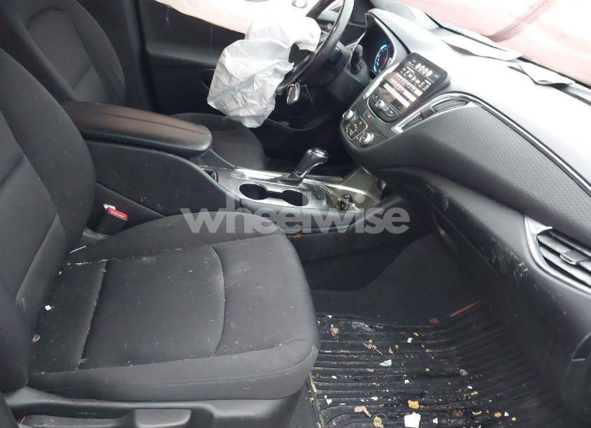 Photo 5 of 2018 Chevrolet Malibu LT (VIN 1G1ZD5ST9JF192168)