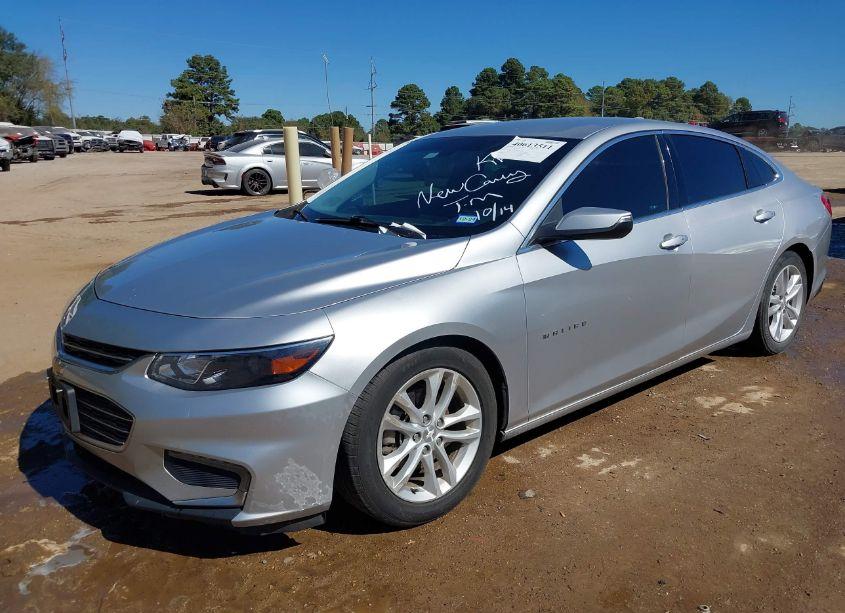 Photo 2 of 2018 Chevrolet Malibu LT (VIN 1G1ZD5ST9JF197693)