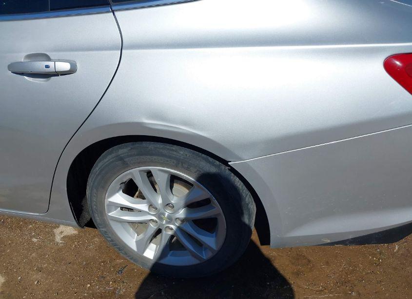 Photo 6 of 2018 Chevrolet Malibu LT (VIN 1G1ZD5ST9JF197693)