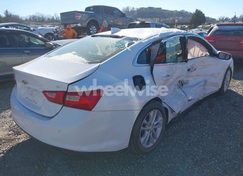 Photo 4 of 2018 Chevrolet Malibu LT (VIN 1G1ZD5ST9JF211222)