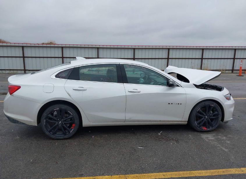 Photo 13 of 2018 Chevrolet Malibu LT (VIN 1G1ZD5ST9JF219398)