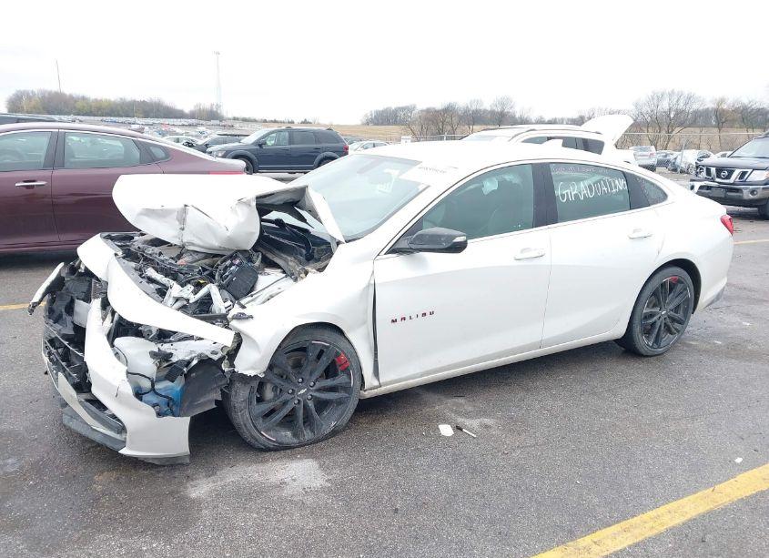 Photo 2 of 2018 Chevrolet Malibu LT (VIN 1G1ZD5ST9JF219398)