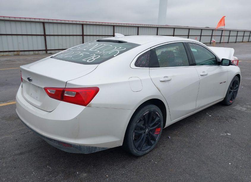 Photo 4 of 2018 Chevrolet Malibu LT (VIN 1G1ZD5ST9JF219398)