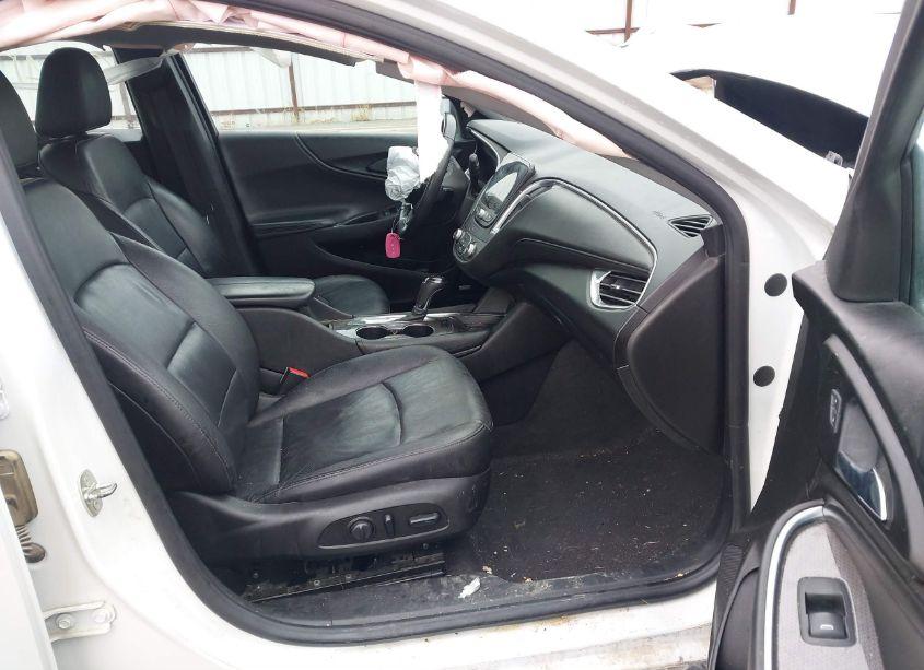 Photo 5 of 2018 Chevrolet Malibu LT (VIN 1G1ZD5ST9JF219398)