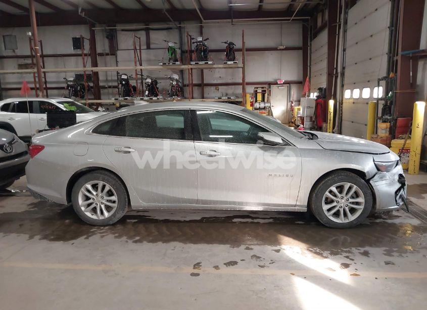 Photo 13 of 2018 Chevrolet Malibu LT (VIN 1G1ZD5ST9JF234032)