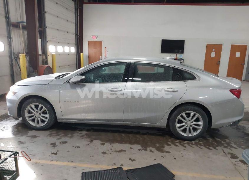 Photo 14 of 2018 Chevrolet Malibu LT (VIN 1G1ZD5ST9JF234032)