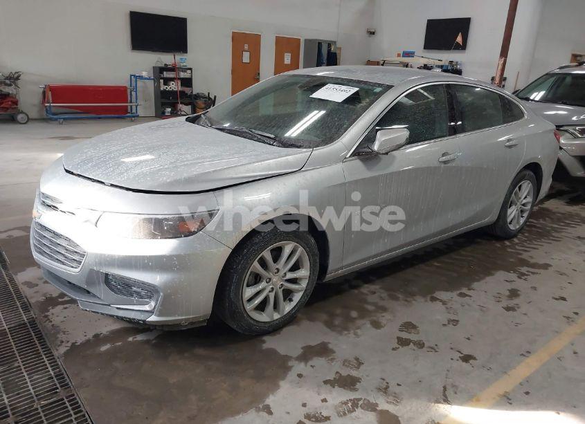 Photo 2 of 2018 Chevrolet Malibu LT (VIN 1G1ZD5ST9JF234032)