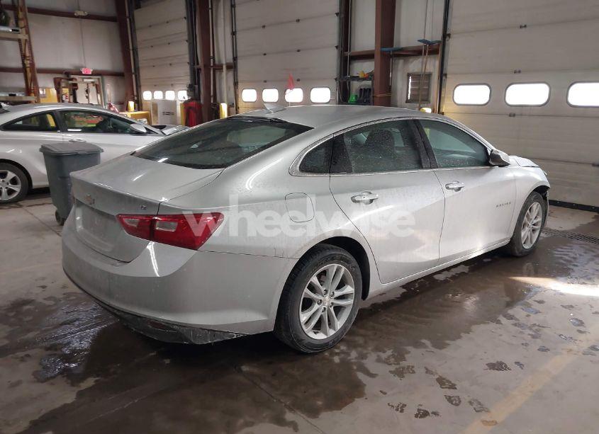Photo 4 of 2018 Chevrolet Malibu LT (VIN 1G1ZD5ST9JF234032)