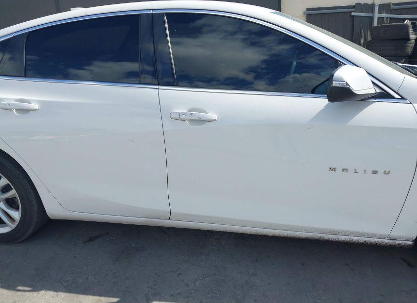 Photo 13 of 2018 Chevrolet Malibu LT (VIN 1G1ZD5ST9JF244558)