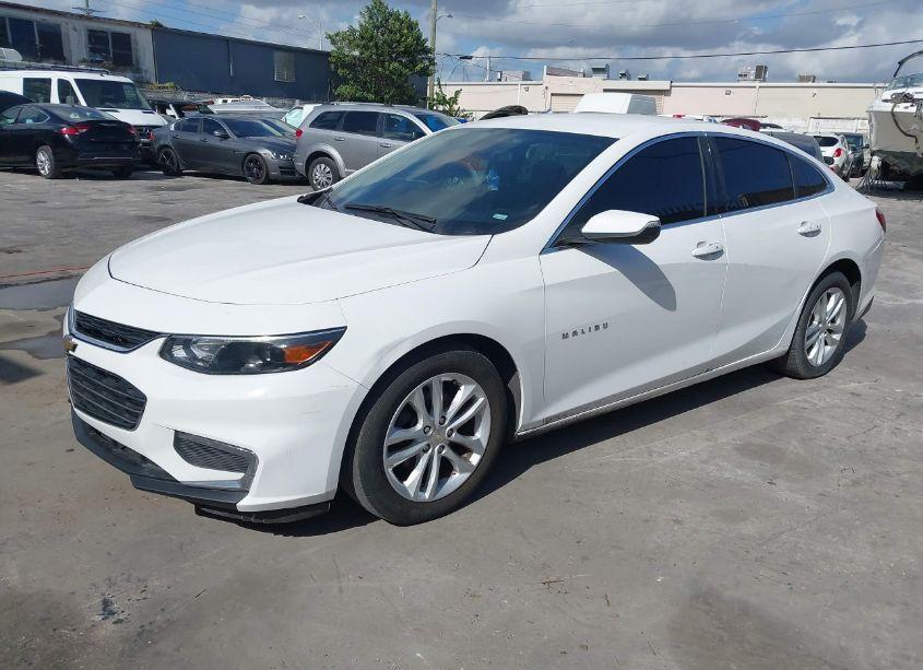 Photo 2 of 2018 Chevrolet Malibu LT (VIN 1G1ZD5ST9JF244558)