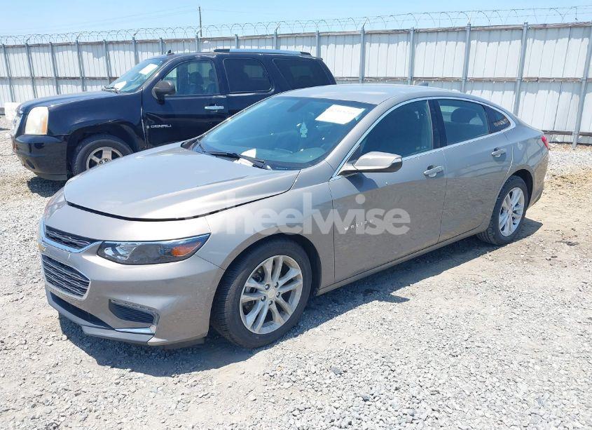 Photo 2 of 2018 Chevrolet Malibu LT (VIN 1G1ZD5ST9JF250893)