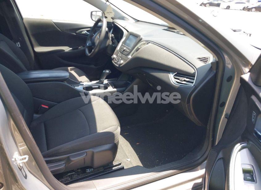 Photo 5 of 2018 Chevrolet Malibu LT (VIN 1G1ZD5ST9JF250893)