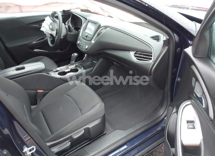 Photo 5 of 2018 Chevrolet Malibu LT (VIN 1G1ZD5ST9JF252238)