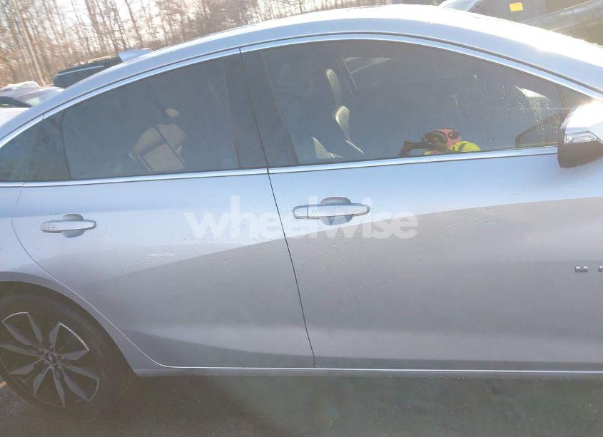 Photo 14 of 2018 Chevrolet Malibu LT (VIN 1G1ZD5ST9JF254653)