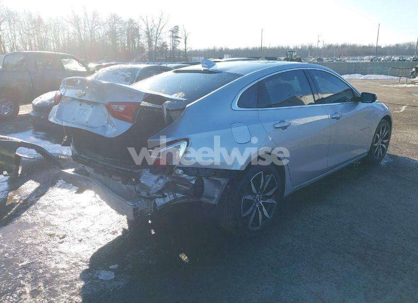 Photo 4 of 2018 Chevrolet Malibu LT (VIN 1G1ZD5ST9JF254653)