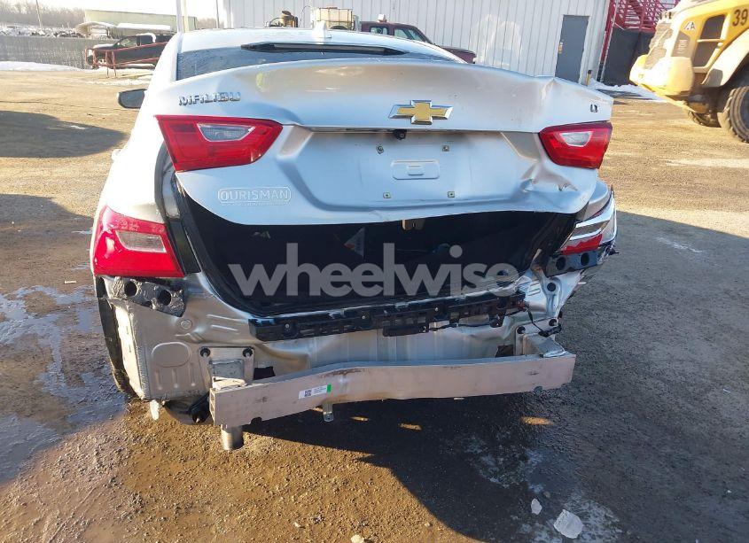 Photo 6 of 2018 Chevrolet Malibu LT (VIN 1G1ZD5ST9JF254653)