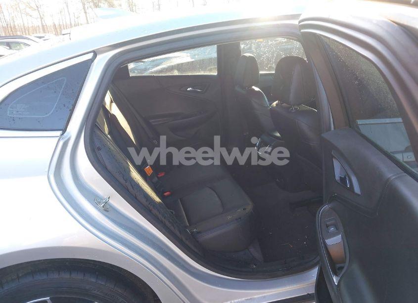 Photo 8 of 2018 Chevrolet Malibu LT (VIN 1G1ZD5ST9JF254653)