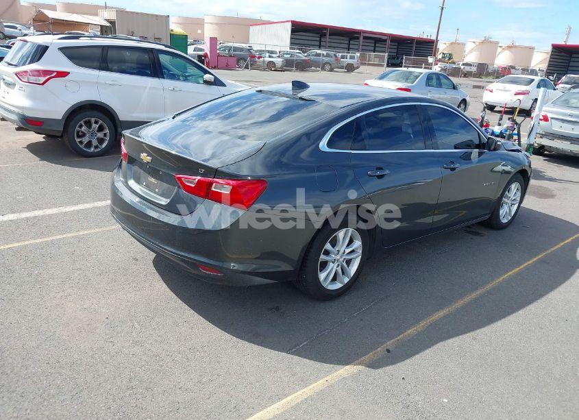 Photo 4 of 2018 Chevrolet Malibu LT (VIN 1G1ZD5ST9JF254734)