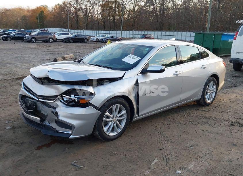 Photo 2 of 2018 Chevrolet Malibu LT (VIN 1G1ZD5ST9JF258167)