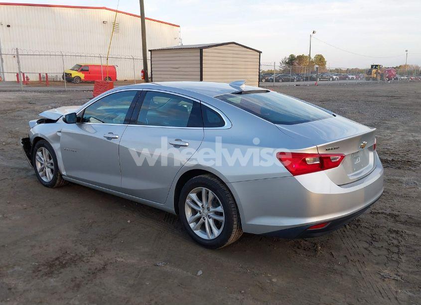 Photo 3 of 2018 Chevrolet Malibu LT (VIN 1G1ZD5ST9JF258167)