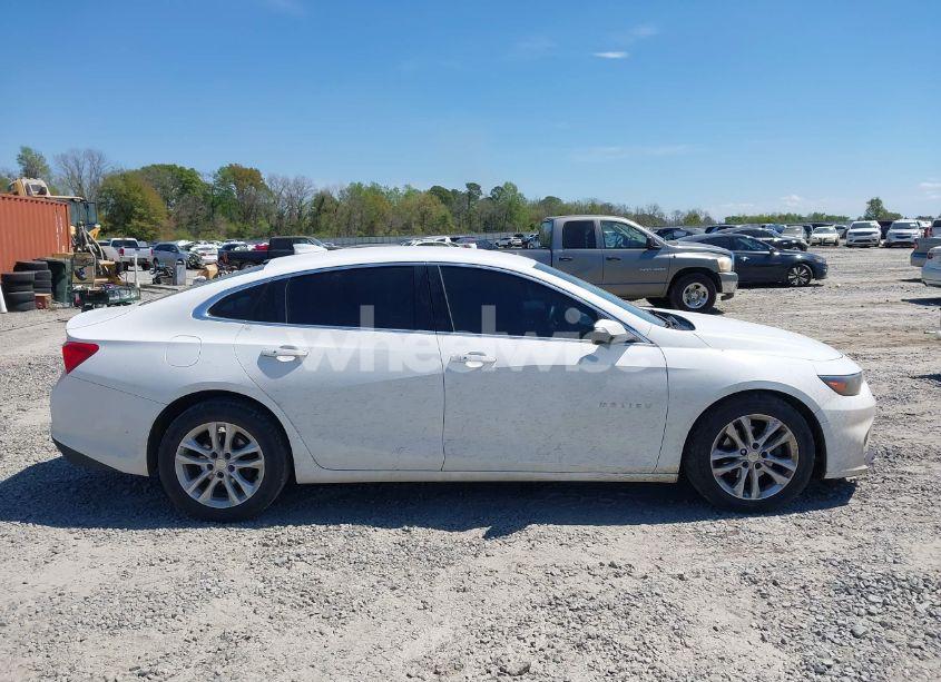Photo 13 of 2018 Chevrolet Malibu LT (VIN 1G1ZD5ST9JF259853)