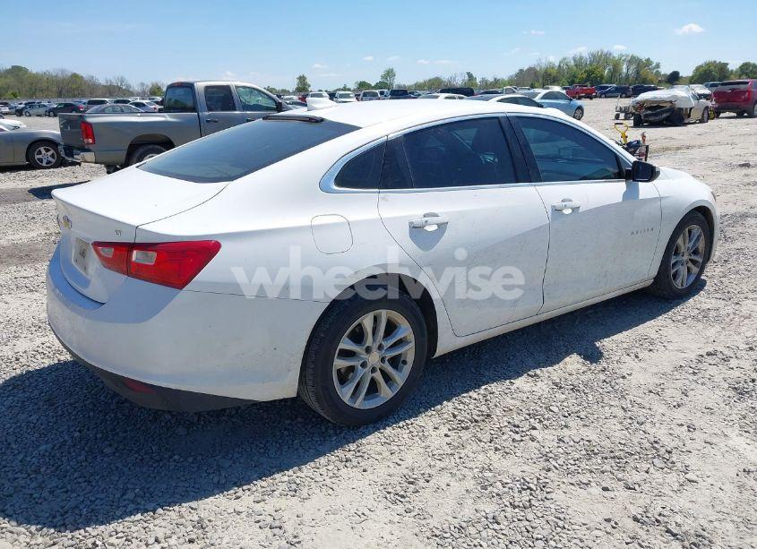Photo 4 of 2018 Chevrolet Malibu LT (VIN 1G1ZD5ST9JF259853)