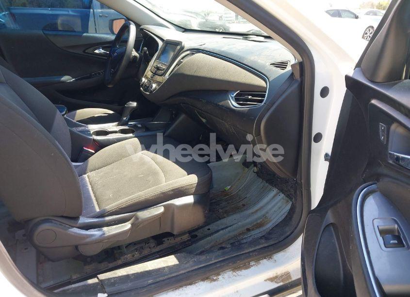 Photo 5 of 2018 Chevrolet Malibu LT (VIN 1G1ZD5ST9JF259853)