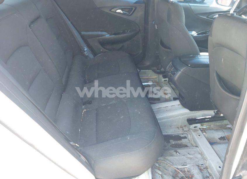 Photo 8 of 2018 Chevrolet Malibu LT (VIN 1G1ZD5ST9JF259853)