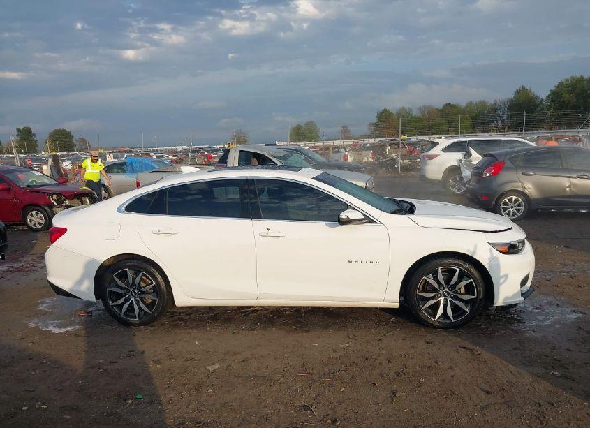 Photo 13 of 2018 Chevrolet Malibu LT (VIN 1G1ZD5ST9JF264602)