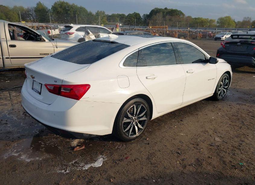 Photo 4 of 2018 Chevrolet Malibu LT (VIN 1G1ZD5ST9JF264602)