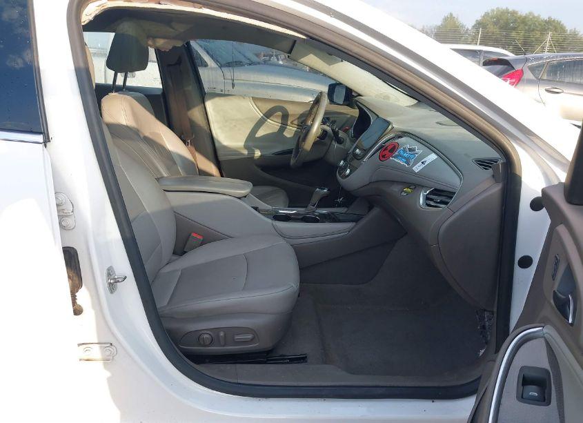 Photo 5 of 2018 Chevrolet Malibu LT (VIN 1G1ZD5ST9JF264602)