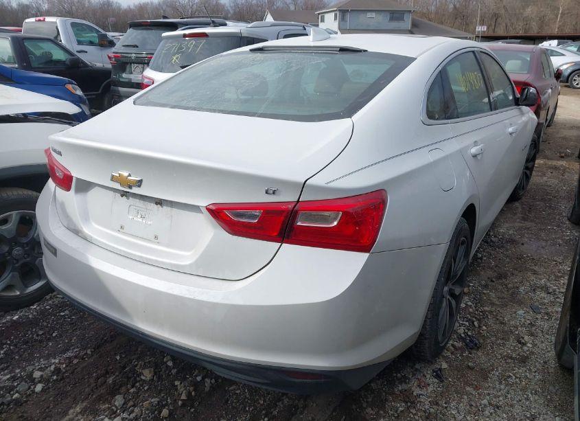 Photo 4 of 2018 Chevrolet Malibu LT (VIN 1G1ZD5ST9JF266785)