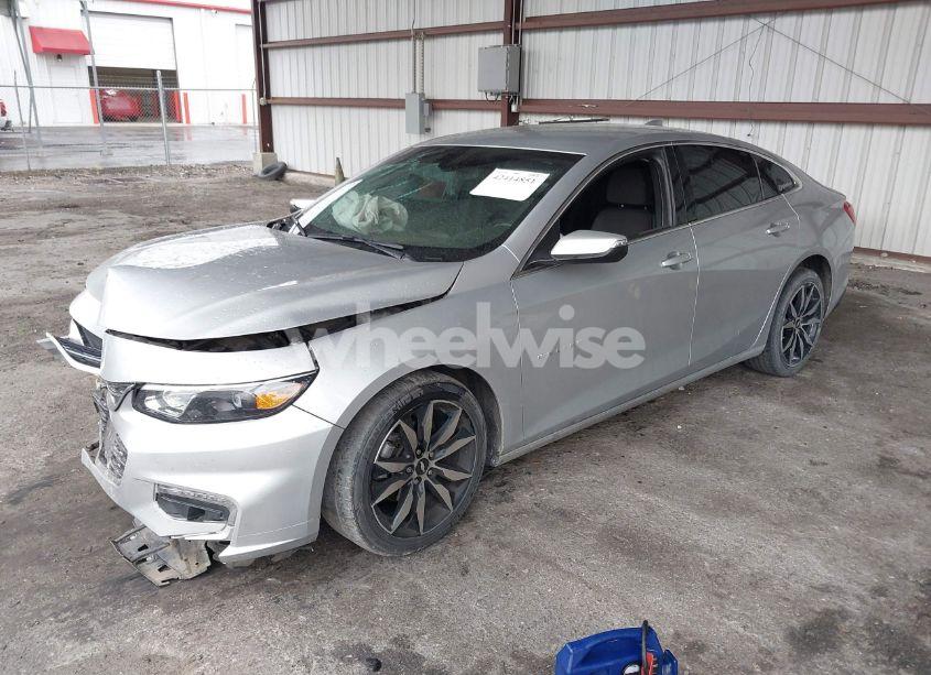 Photo 2 of 2018 Chevrolet Malibu LT (VIN 1G1ZD5ST9JF274420)