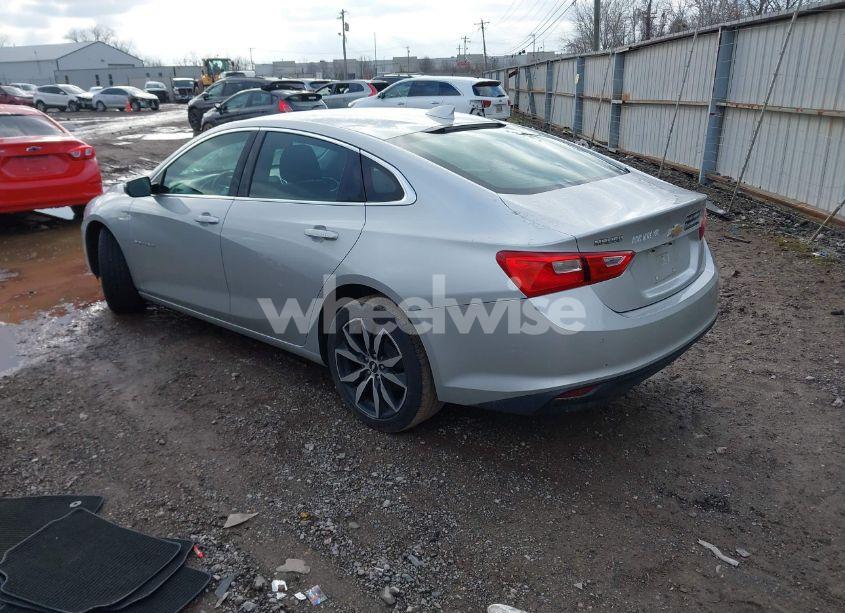 Photo 3 of 2018 Chevrolet Malibu LT (VIN 1G1ZD5ST9JF277334)
