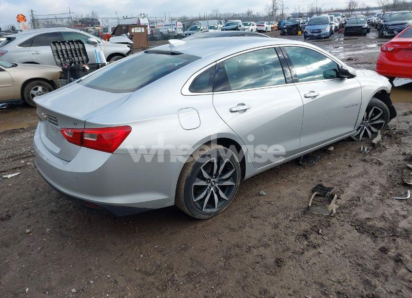 Photo 4 of 2018 Chevrolet Malibu LT (VIN 1G1ZD5ST9JF277334)