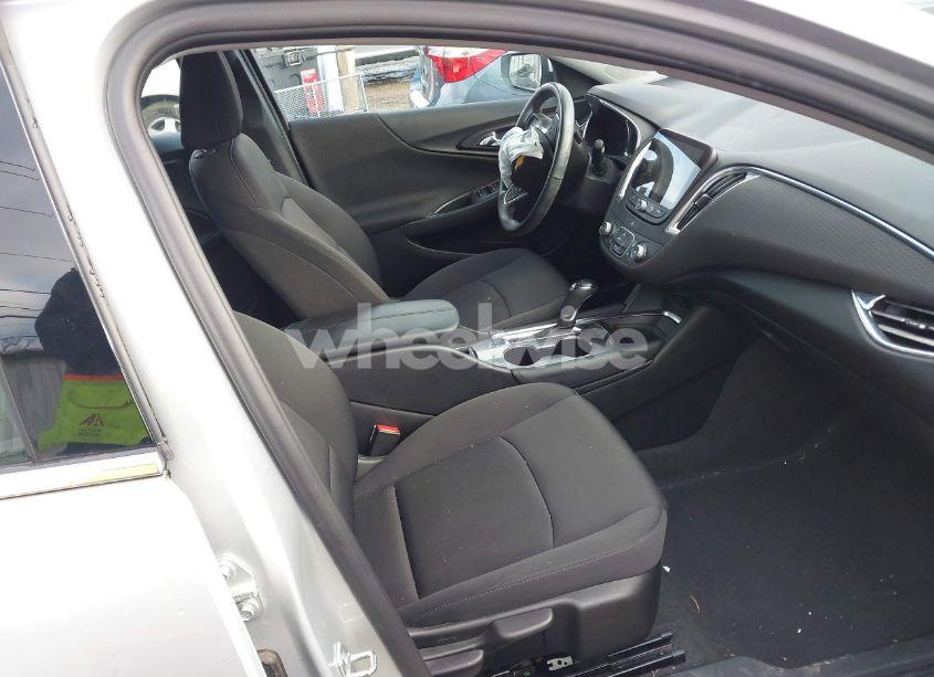 Photo 5 of 2018 Chevrolet Malibu LT (VIN 1G1ZD5ST9JF277334)