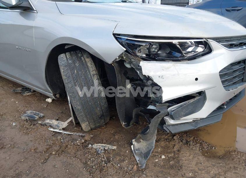 Photo 6 of 2018 Chevrolet Malibu LT (VIN 1G1ZD5ST9JF277334)